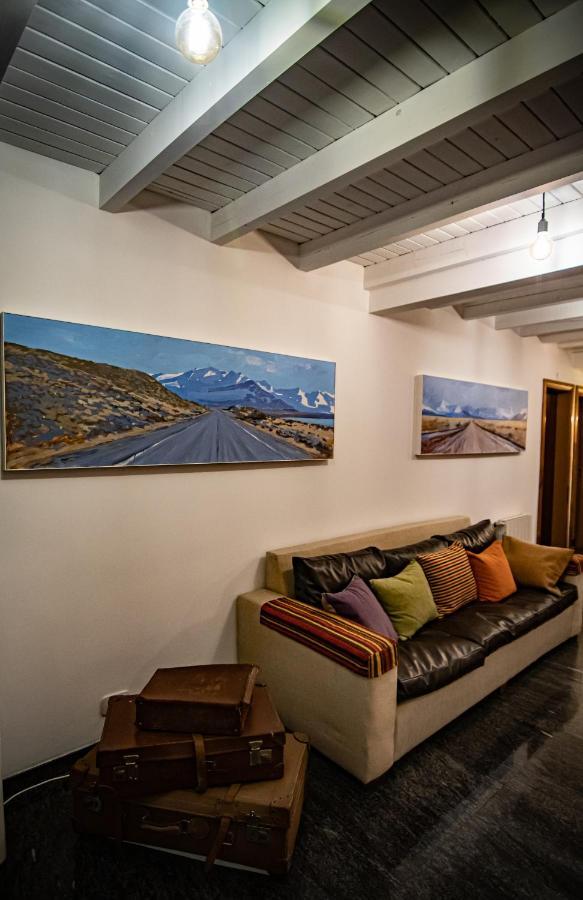Las Avutardas Hosteria El Calafate Bagian luar foto